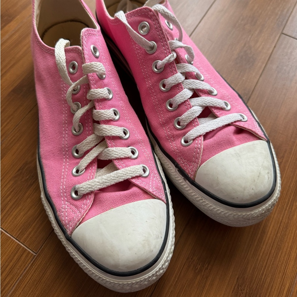 Converse All Stars pink low top sneakers